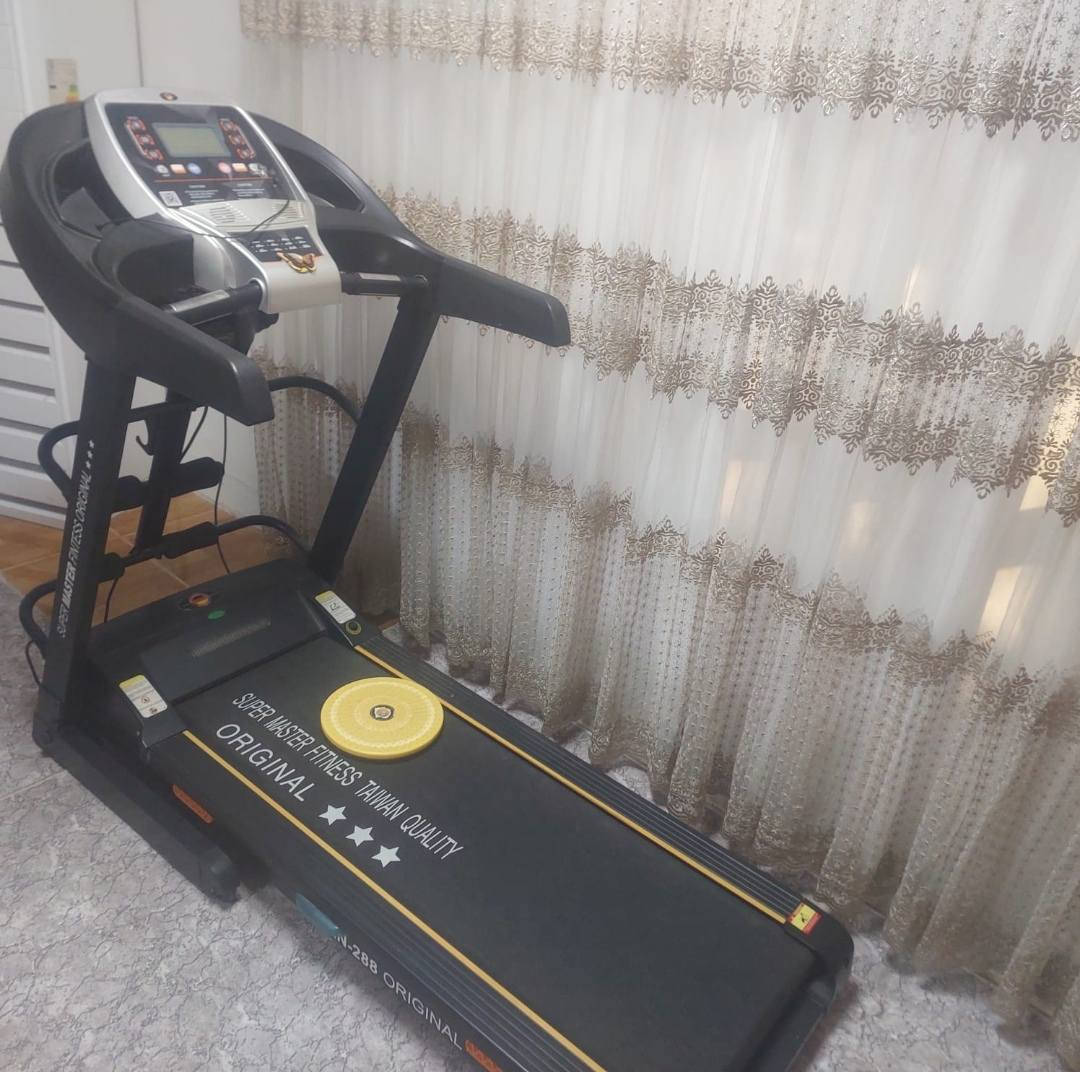 جهاز سير كهربائي (Treadmill) من طراز
Super Master Fitness N-288
Super Master Fitness الماركة والطراز
Taiwan Quality N-288.
النوع: جهاز سير كهربائي منزلي.
 مصمم للجري والمشي لتعزيز اللياقة البدنية في المنزل يتميز بوجود شاشة عرض للسرعة والمسافة والسعرات الحرارية، بالإضافة إلى إمكانية طيه لتوفير المساحة. السعر٤٠٠$


**إذا كنت صاحب هذا الإعلان وتريد حذفه لأي سبب، رجاءا أرسل رسالة إلى الدعم الفني**