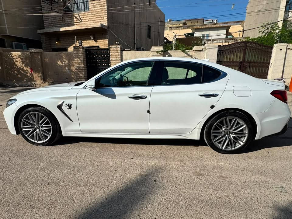 جينسس G70 موديل 2021 — محرك 2000 تيربو / فول مواصفات فول
المواصفات الرئيسية:
 • بانوراما + سلايد سقف 
 • رادار أمامي
 • حساسات أمامي / جانبي / خلفي 
 • تحذير ورادار وتوقف ذاتي 
 • داخل أسود ملكي مع كشنات تدفئة 
 • تغيير وضعيات الكشن حسب مود السياقة 
 • 4 مودات سياقة
 • تحذير خروج عن المسار
 • قيادة شبه ذاتية (بريك + بانزين حسب تحديد المسار)
 • دخول ذكي + بصمة + جنطة كهربائية
 • علامات ترحيب بالأبواب
 • شفتات كير خلف الستيرن
 • وباقي المواصفات المعروفة عن الجينسس موجودة 

المسافة المقطوعة: 86,000 كم
الحادث: فقط دعاميات مسروقة + بارد بالجاملغ الخلفي، وحتى الكاتلوك موجود.
سيارة فخمة وبسعر مناسب جدًا!

📍 موقع السيارة: بغداد- البنوك
📞 للاستفسار أو التواصل واتساب / اتصال:
***********
