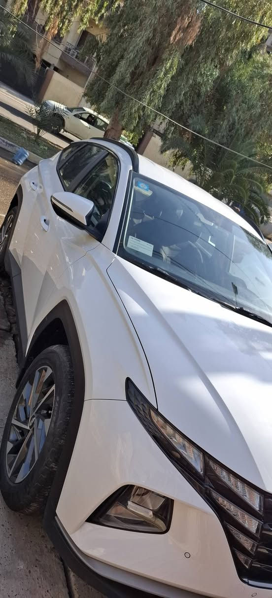 توسان 2021 خليجي ماشيه ٣١٨٠٠
رقم بغداد جديد مكفوله من صبغ وتبديل 
فقط بارد قليل في باب الخلف السائق 
موصفاته قماره حديد بصمه وتشغيل عن بعد 
كشن كهرباء وحساس امامي وخلفي وكامرا وشاشه  ماشيه ٣١٨٠٠ 
السعر  19600
للاستفسار *********** بغداد, العراق
