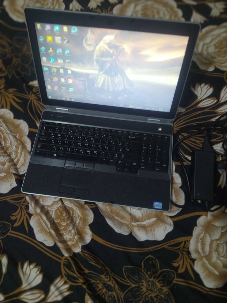 سلام عليكم
هاي حاسبه دل 
هاذ اسمه وموصفاته DellatitudeE6530
تجي موصفات كور فايف تجي بجيل 3
رام الداخلي 8كيكه كارت للغزن اج اجدي 500 كيكه تجي كارت شاشه خارجي 1Gنيفيديا وداخلي4كيكه  والمجموع 5G 
وتنطي دقه عاليه والحاسبه يجي حجم الشاشه6. 15حجم عملاق 
مكاني بغداد الشعب 

هاذ رقمي  ***********

سعره 300 وبيه مجال شي قليل
