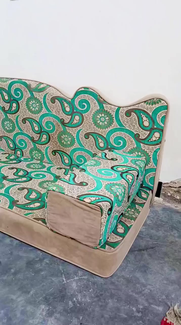 ديوان عربي للبيع هذا هو طالع عندكم بيع الفيديو هذا قسم من عنده صورته القسم الثاني موجود كتبت لكم اللي موجودات
المخاد14 قطعه

و. والكعده، 16

السعر 400 و بل مجال؟ 

هاد الرقم ***********

واتساب

بغداد الصابيات الرواد الكاظميه
