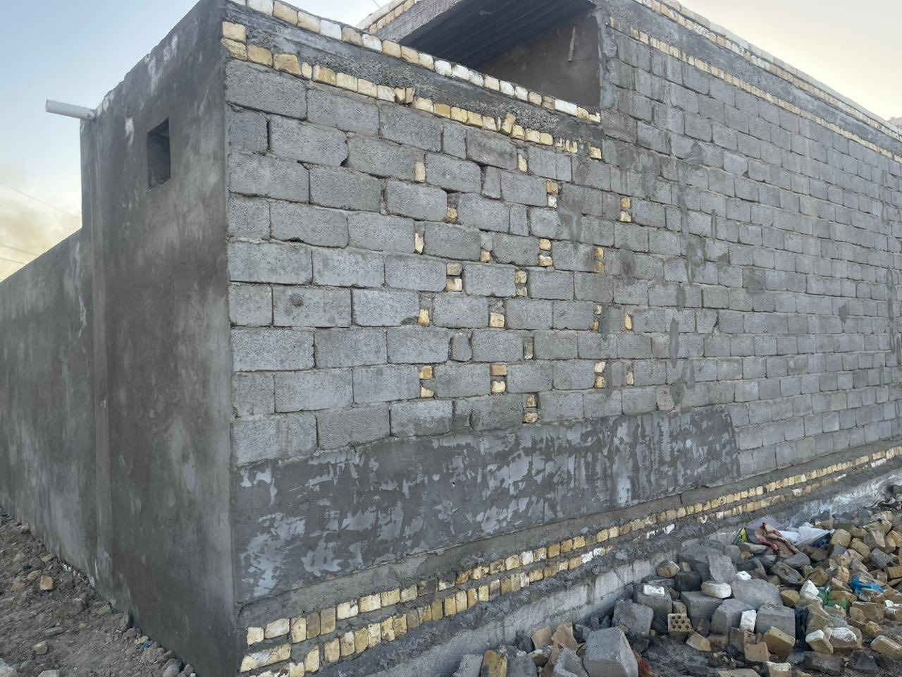 هيكل زراعي للبيع مساحه١٥٠م واجهه٩ونزال ١٦.٧٥في منطقه الصخيين يبعد عن شارع ١٥٠م
بناء بلوك شمالي وسقف كونكريت واساس صب 
يتكون من غرفتين وصاله ومطبخ وصحيات داخليه وخارجيه واستقبال بناء جديد وشغل مرتب 
السعر٤٤مع مجال 
 او اتصال بالأرقام التأليه 
***********
***********
للمزيد من المعلومات يمكنكم التواصل معنا 
على صفحة الفيس بوك ( الامل للعقار) 
للمزيد من العروض على الفيس بك 
https://www.facebook.com/profile.php?id=100087963616783&mibextid=2JQ9oc

للمزيد من العروض على حسابنا التيليجرام (الامل للعقار)
https://t.me/ameralkabe

للمزيد من العروض على حسابنا الواتساب (الامل للعقار)
https://chat.whatsapp.com/GRFrcEXw0J88CVE83bhb8v
