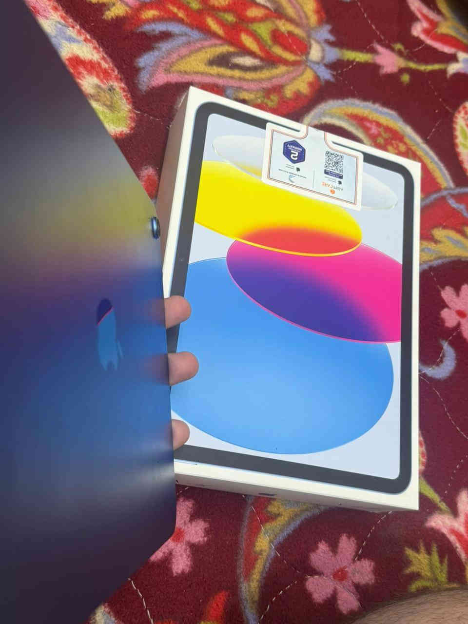 السلام عليكم ايباد ايفون للبيع
 ذاكرته ١٢٨.
بطاريته ٩٩
الايباد ما مستعمل اهواي. أخذته للدراسه.
اي شخط مابي نضيف بمعنى الكلمه.
بي لزكه اصليه. شديتها ب ١٥ الف الأصليه
كارتونه مالته. وياه ++شاحنته الأصليه.+بصمه شغاله 
سعره من الاخير ٤٠٠ قفله.. الله شاهد الايباد معتز بي وضامه ماا مستخدمه اهوايه.. وكدامكم الصوره تحجي نضافه الايباد.
عنواني بغداد البلديات المضمار شارع الحشد الشعبي
توصيل ماعندي و ارجو المعذره من الجميع.
للاستفسار ***********
