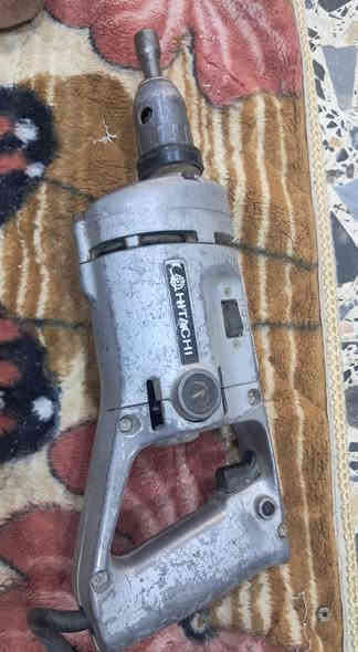 ادريل هيتاشي لقمة نظيف جدا جدا شغال يستخدم للجدران والسقوف السندويش بنل السعر ٦٠الف يوجد توصيل ***********سيد عباس
