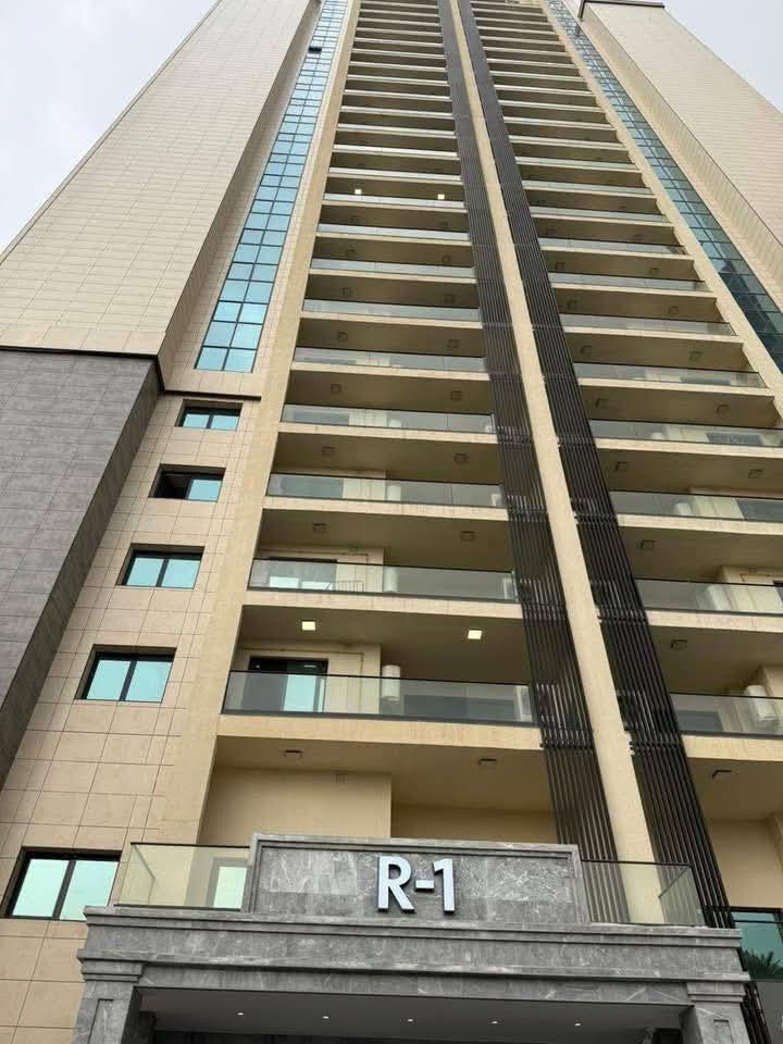 #مجمع_رويال_ستي_السكني
🔘 غرف نوم عدد 3
🔘 يوجد اغلب المساحات والطوابق _بيع _إيجار 
تواصل 
 واتساب ***********
✦ نستقبل جميع العروض البيع والإيجار في كافة مجمعات بغداد السكنية.
