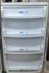 ثلاجة للبيع مستعجل مابيها اي عطل شغالة  السعر:250 الف للاستفسار على هذ...