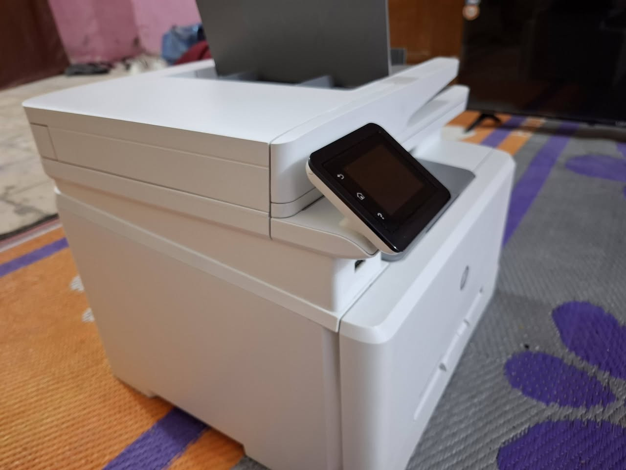 طابعة hp حديثه بعدهي جديده بحبر شركه   تطبع أبيض وأسود وملون وتعمل بخاصيةWiFi وتطبع وتستنسخ وجهين وغيرها من المواصفات حبره باودر اطيك بيه ضمان سعره 250الف  اتصال ***********
