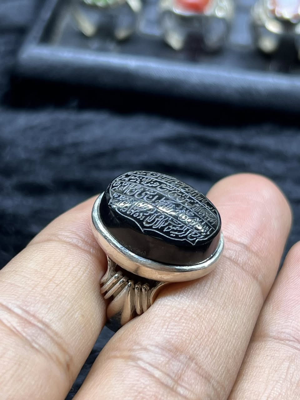 ً
خاتم عقيق يماني شفت العبد 

فضة925

الشراي***********

المكان بغداد حي اور توصيل ماعندي
