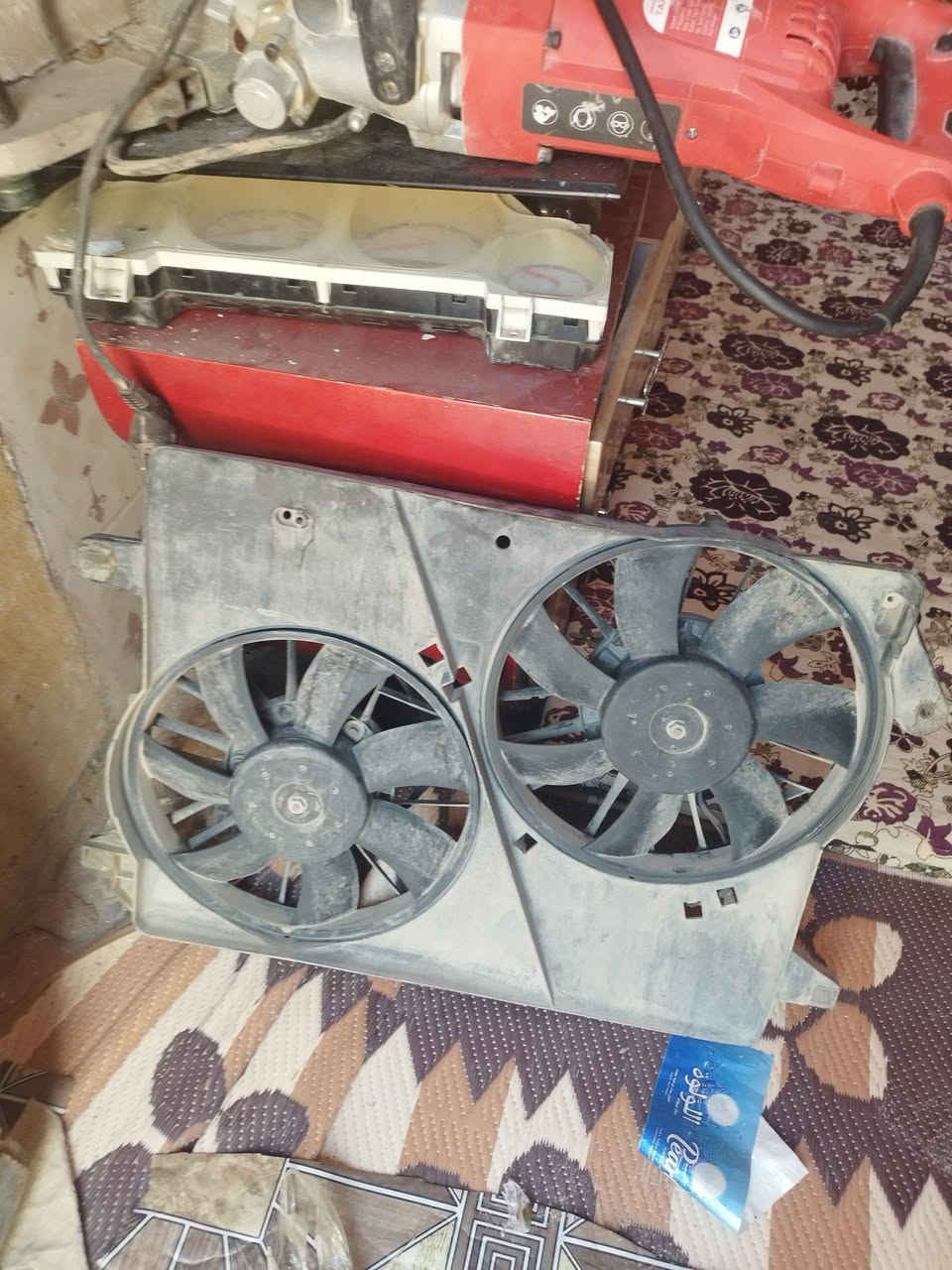 قاعده فيت بم نضيفه وشغاله طوافه وفيت بم ب 40 الف قاعده فيوزات نص عمر ب 40 الف مراوح نضيفات مع الفيش ب 175 العنوان الديوانيه الحمزه 
***********
