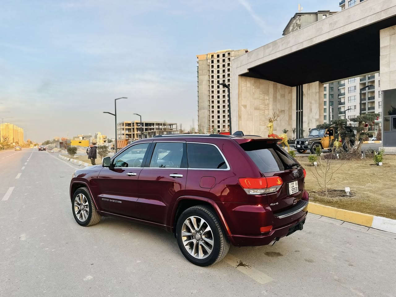 الـسلام عـليـكم ….
جـيب كراند شيـروكـي  2017
وارد امـريـكي كليـن!!!
بدون صبغ حتى الدعاميات !
الموصفات فتحت سقف بنراما 
شفتات بل سترين 
كشنات تدفئة وتبريد 
كشنات خزن ميموروي 
سترين كهرباء 
دمام صوت 
لايت دوار 
كراسي كهرباء 
شاشه جبيره 
رادار خلفي والوقوف عند القروب من الشيء
قطعتين تبريد
جنطة كهـرباء 
مكينه 3600 
ماشيه 130mi
السعر 230$ وبيهــا مجـال شي بسـيـط 
مكاني بغداد :حي الجهـاد
***********
