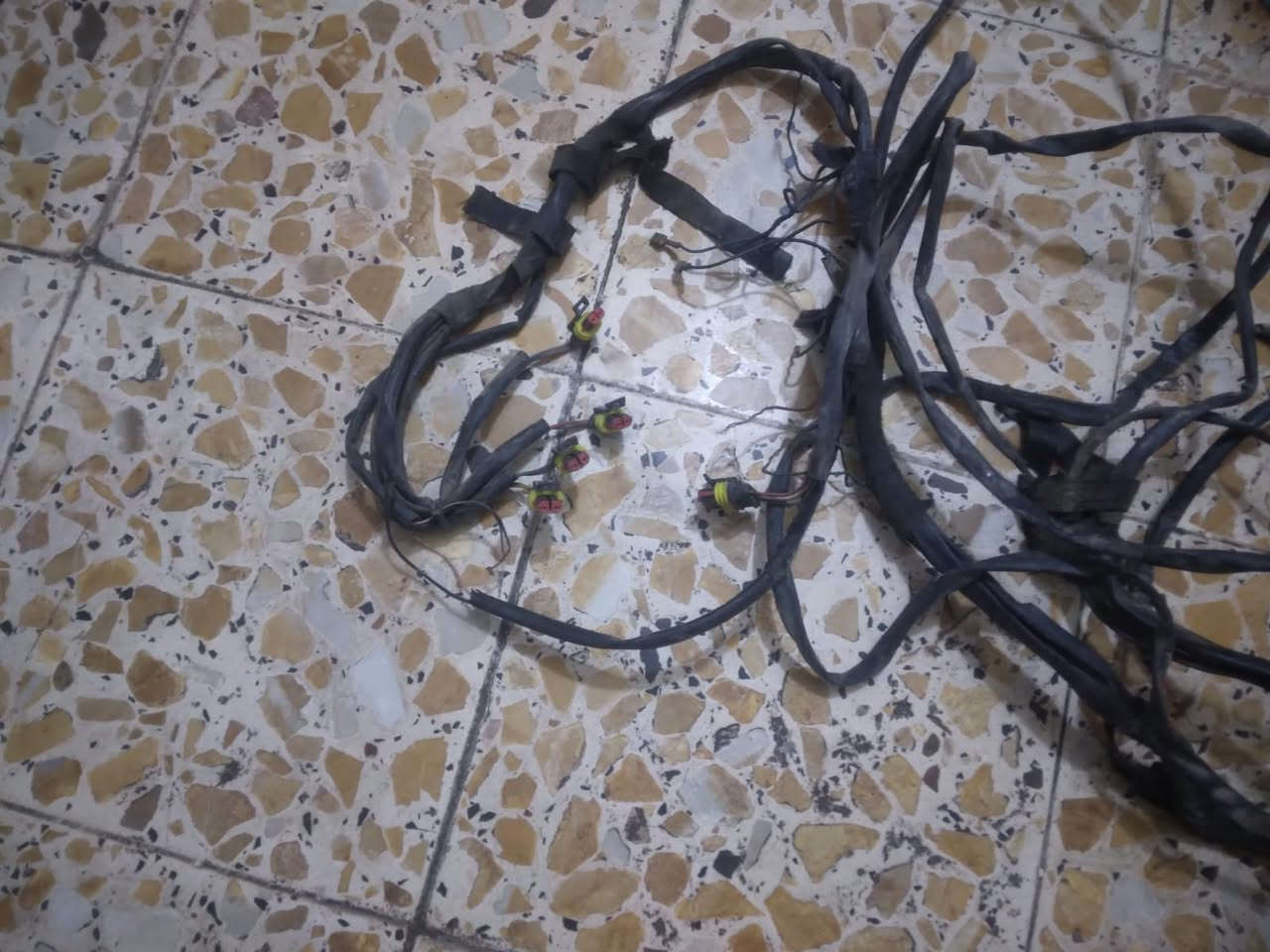 السلام عليكم منطومه غاز للبيع 4 سلندر الصنع ايطاليا اشتريت السياره وبيه هاي المنطومه والسيارة متصرف بانزين وما احتاجه لغيت هذني الي بالمحرك وباقي البطل بالصندوق تجي تفتح البطل واذا بيه غراض بعد بالمحرك تفتحن والله شاهد ما ادري بيه تشتغل او لا ابيع عاطله عنواني بغداد الشعله السعر 150 وبيه مجال بدون كسران نشرين اختها ب 250 اي استفسار الاتصال على الرقم ***********
