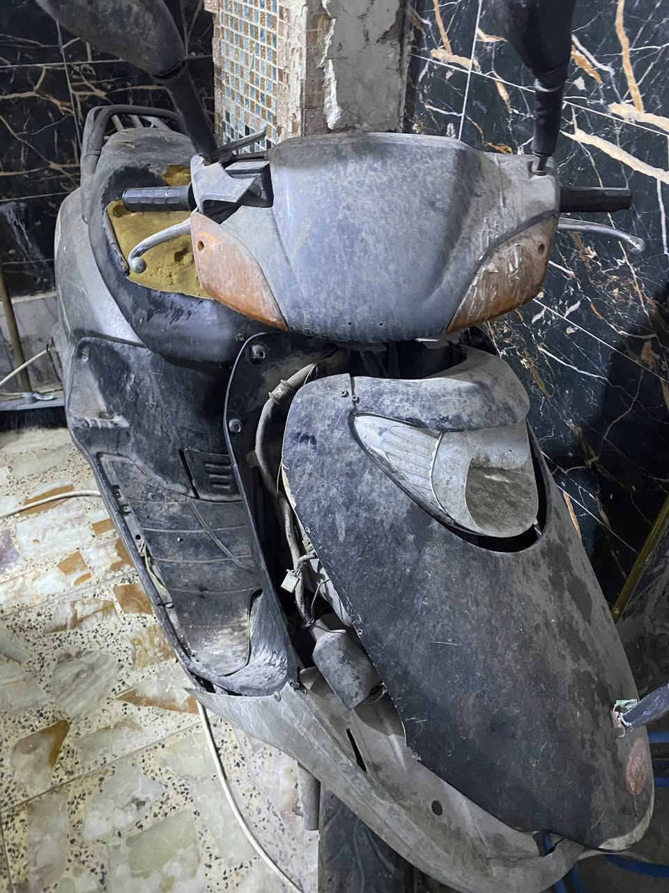 سبيسي ياباني جوزه جديده وسويجها واكفلك سرقه وعشائرياً ابيع كوم حديد صارلها فتره من طافيه تاركها وهاي وضيعه الدراجه سعرها100 مكاني مدينه الصدر رقم***********
