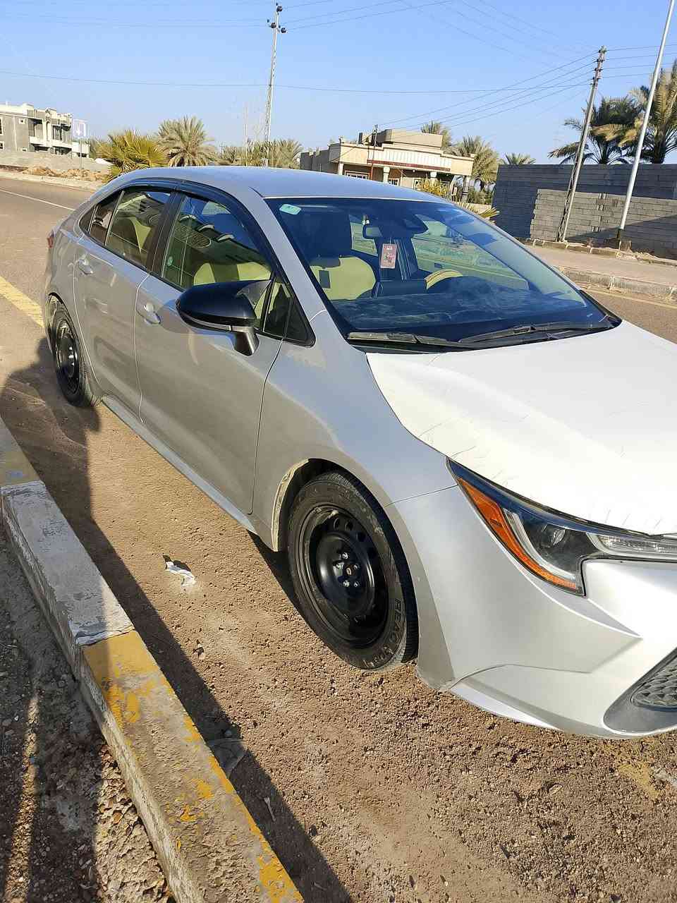 السلام عليكم 
البيع كورلا موديل ٢١ مريكي 
سياره بيهه باب سائق مبدل والباب خلف سائق شبر صبغ سياره نص فول ماشيه ١٣٤ قابل الزياده 
سعره ١٦٠ وبيهه مجال
رقم التلفون ***********
