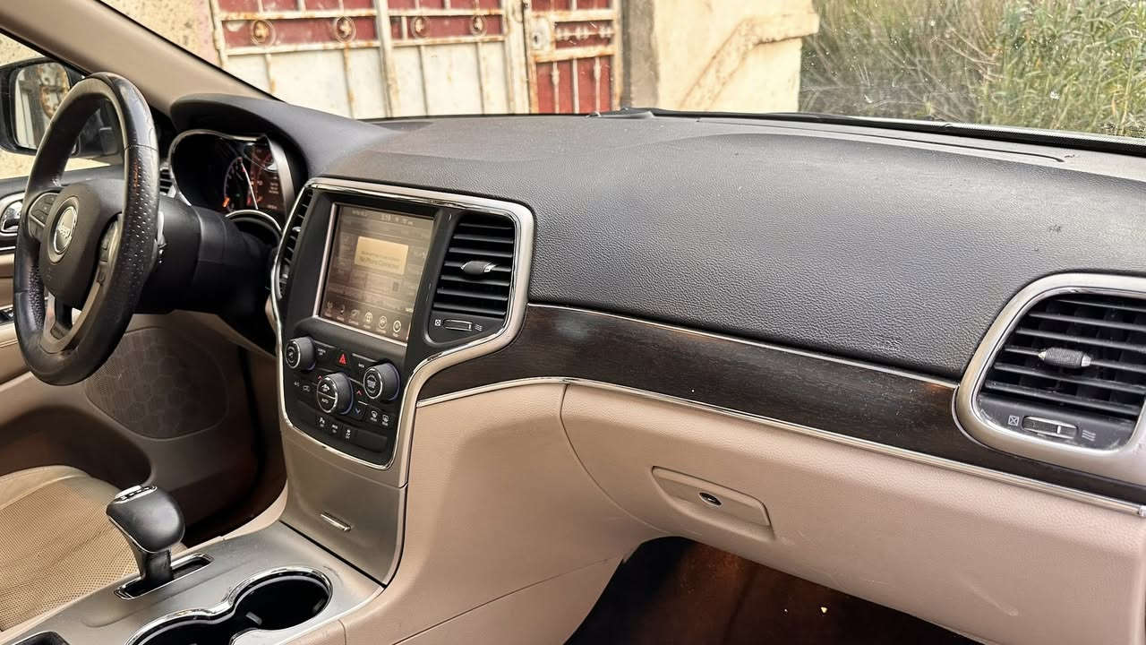 جيب جراند شيروكي ليمتد
مـديل 2015 كصه جنطه

￼#ادوات_ادوات_دخول_جديد #متؤمة_انگليزي_شغل_اصلي

محرك  3600/V6 ✈️
كير ماوس
بنوراما

ليت عدسه زنون
كشنات كهرباء  
تبريد ثلج 

دمان خلفي
حداديه جديده 
تخم تاير جديد

بصمة تشغيل 
فول تحكم ستيرن 
جنطه كهرباء 

#الـمكان_البصرة🇮🇶
#السعر_اتصل_وتدلل 
 ‭***********
