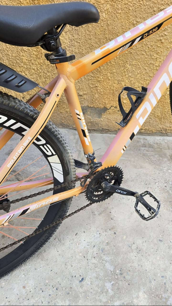 للبيع Mountain Bike نظيفة جدًا
 لون مميز وجذاب يلفت النظر
 سرعات Shimano الأصلية تبديل ناعم وخفيف
 تايرات عريضة وثبات عالي بالطريق
مريحة بالقيادة ومناسبة للمشاوير والطلعات
 مزودة بحامل قنينة + رفارف حماية
شكل رياضي وفخم 
حجم 29
استعمال خفيف
فقط يحتاج تقسيم للكير وبريكات 
مكاني بغداد الحسينية 
السعر 125 
***********
