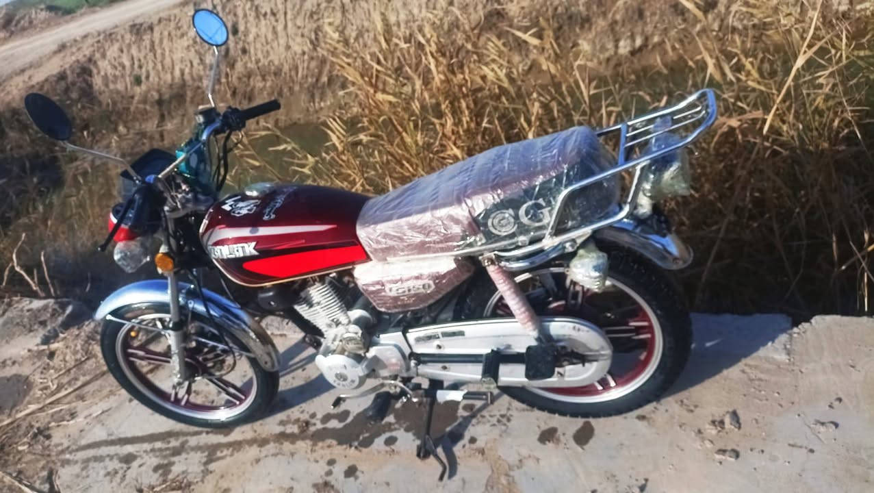 السلام عليكم عليكم سيفان 22 للبيع محرك مامفتوح دراجه نضيفه للاستفسار اتصل ***********
