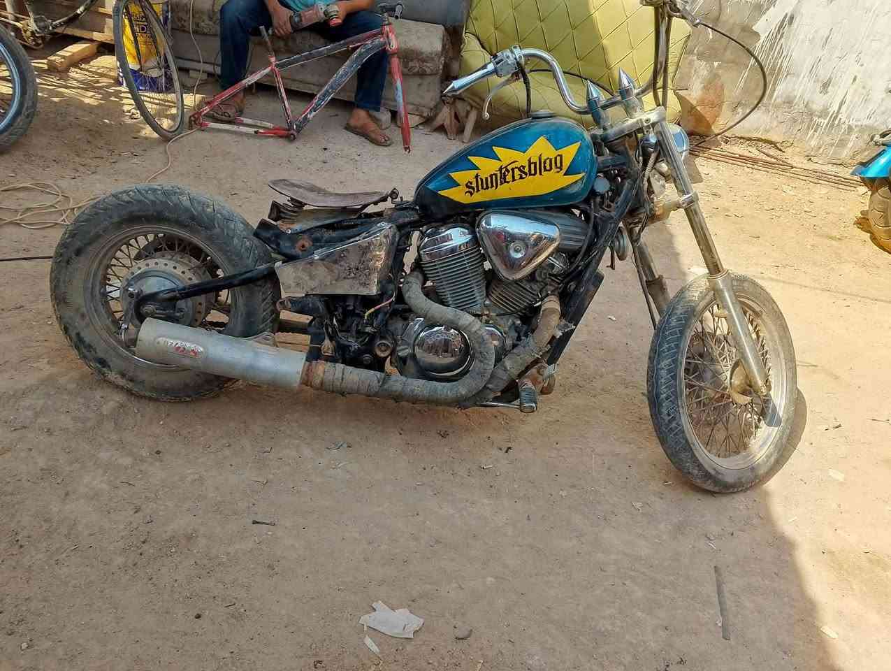 للبيع هوندا شادو 750cc الدراجه خير من الله جاهزه وين متريد روح بيهه
المكينه مجفتهه خانه وحده وخير من الله مكينتهه شلعه معدل  عليهه اضافات يدات ستيل درع خلفي جنط مابيهه نقص دوسات 

وايضا متوفر هوندا ستد ببر كير مكينه خير من الله بس طافيه الدراجه ابيعلك مكينه وشاصي روح وديهه لاي فيتر يشغلهه الك المكينه ايضا مجفته تجفيت مضبوط

السعر المطلوب بلشادو 17 ورقهه وبيهه مجال بسيط

الاستد ب900 الف وبيهه مجال ايضا

للعلم الدراجات ممرقمه ما مرقمه

للتواصل
***********
***********
مكاني
بغداد نهايه حي اور منطقه سبع اقصور
