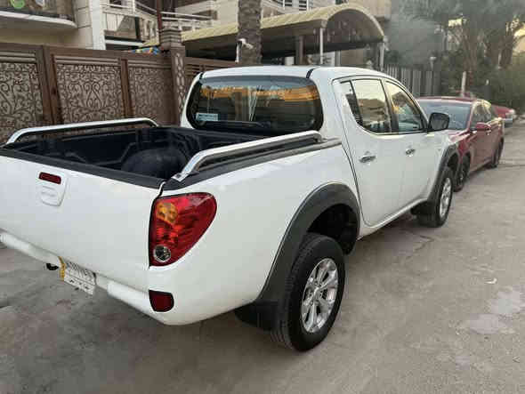 مسيوبيشي 2015 L200
جديده السياره 
كير اوتو ماتيك 
بانزين  6 سلندر 
ضبغ قبغ بدي  
مكان السياره الغزاليه 
السعر 160 وبيها مجال 
***********
***********‬
