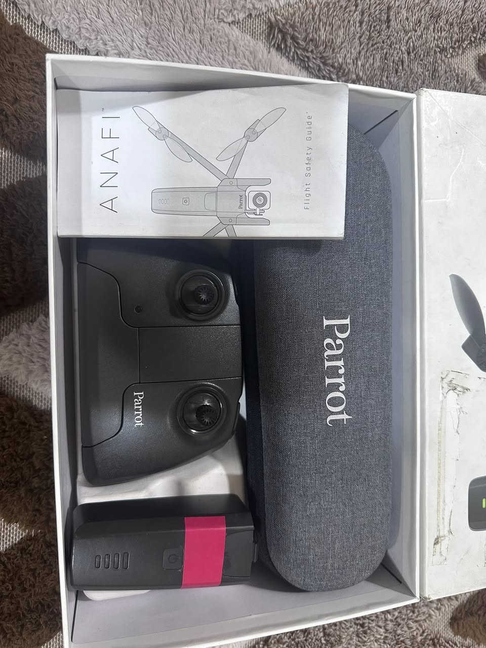 السلام عليكم درون parrot  ANAFI الموصفات ربط كيبل مسافه من خمسه الى 6 كيلو كمبل ثلاثي دوار رجوع تلقائي بطاريه تدوم طيران 25 دقيقه حقيقي تجي وياها بطاريات عدد 2 نظافه 99% السعر 275 مع التوصيل 
ملاحظه التوصيل فقط بغداد حله نجف كربلاء ديوانيه والي يحب يشوف تصويرها يتفضل خاص تصوير 4k حقيقي وبيها ثلاث وضعيات للسرعة


**إذا كنت صاحب هذا الإعلان وتريد حذفه لأي سبب، رجاءا أرسل رسالة إلى الدعم الفني**