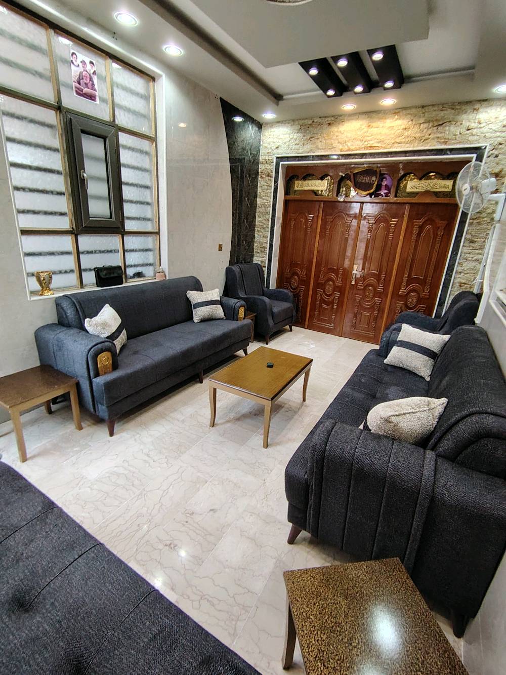 اللهم صلِ علىٰ محمد وآل محمد 
السلام عليكم
🏠الدار للبيع المساحة 100متر طابقين الواجهة 5م والنزال 20م
-الشارع بعرض 15 متر

🌏الموقع النجف حي الجامعة منطقة ال 28 قرب مدرسة الرفاه🏫.

يتكون الدار من :
   3️⃣ غرف نوم
و 3️⃣ صحيات داخلية وخارجة

يتكون:
الطابق الأرضي من استقبال وصالة ومطبخ وغرفة وصحيات داخلية وخارجية
والطابق الاول غرفتين وصالة وصحيات
والطابق الثاني بيتونة وسطحين

للأستفسار الأتصال📞: 
(***********) اتصال☎️ او واتساب📲