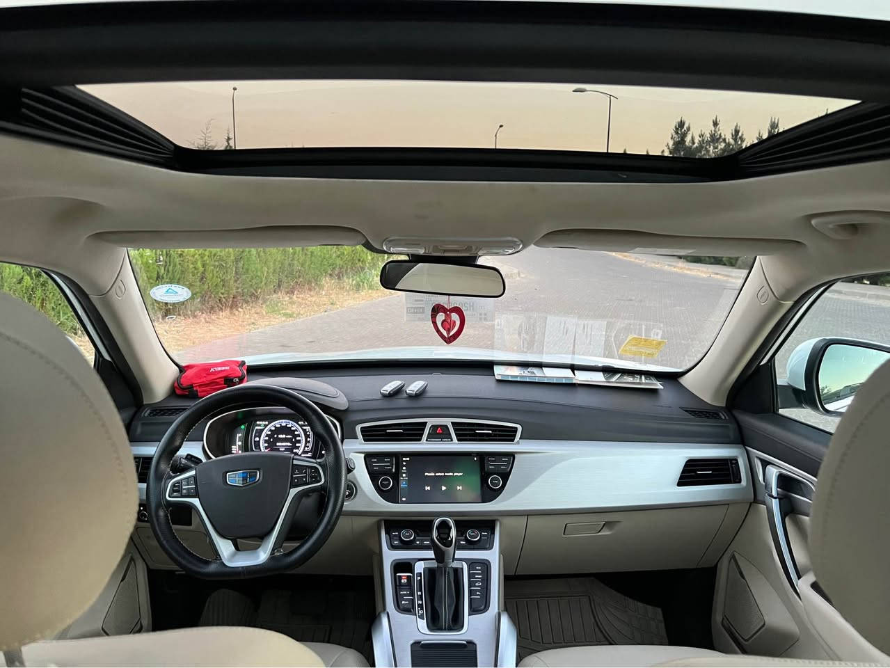 ***********  سليمانى 
١١٧ $ تكايه قوفل قوفليتى 
🚙 جیلی ئێم گراند (Geely Emgrand X7 Sport)   مەکینە ٢.٤ بيلاد گيرو مه كينه كامرى نه كراوه ته وه هيچيان 
مۆدێل: ٢٠٢٠ فول ماسه فات 
گێڕ: ئۆتۆماتیک و عاديو سپورت .
٦٤ هەزار رۆیشتوه
به ناوى خومه ته حويلو خرامه به شه رت هيچى له سه ر نيه  
سپيرى دا نه گيراوه و كامل عه شياى شه ريكه ى ماوه 
 بێ بۆیاخ، بێ دەعم بي سارد  (سەیارەیەکی زۆر پاکە).
 پانوراما  و سلاید 
گيچ ئه لكترونى 
کوشن جلد ناو زه رد + کوشن کارەبایی.
 بەسمە هه ردو به سمه م ى شه ريكه ى ماوه + برێک بەسمە ؤتو هولد و تراكشن و يكو و سپورت
ئاوينه ى ئه خه وى ته حديد سورعه و سوكان فوليوم  
 حاسەی پێش و دوا + کامێرای .
 ده سكو ئاوينه و پانؤراما ؤتويه 
فڵچە و لایت ئۆتۆ 
*********** السليمانية, العراق
