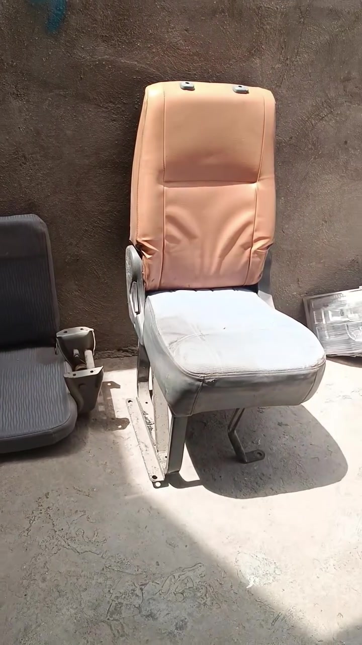 سلام عليكم كراسي عدد 2 لايتات مال هايسه للبيع العنوان بغداد المعامل العماري
***********
