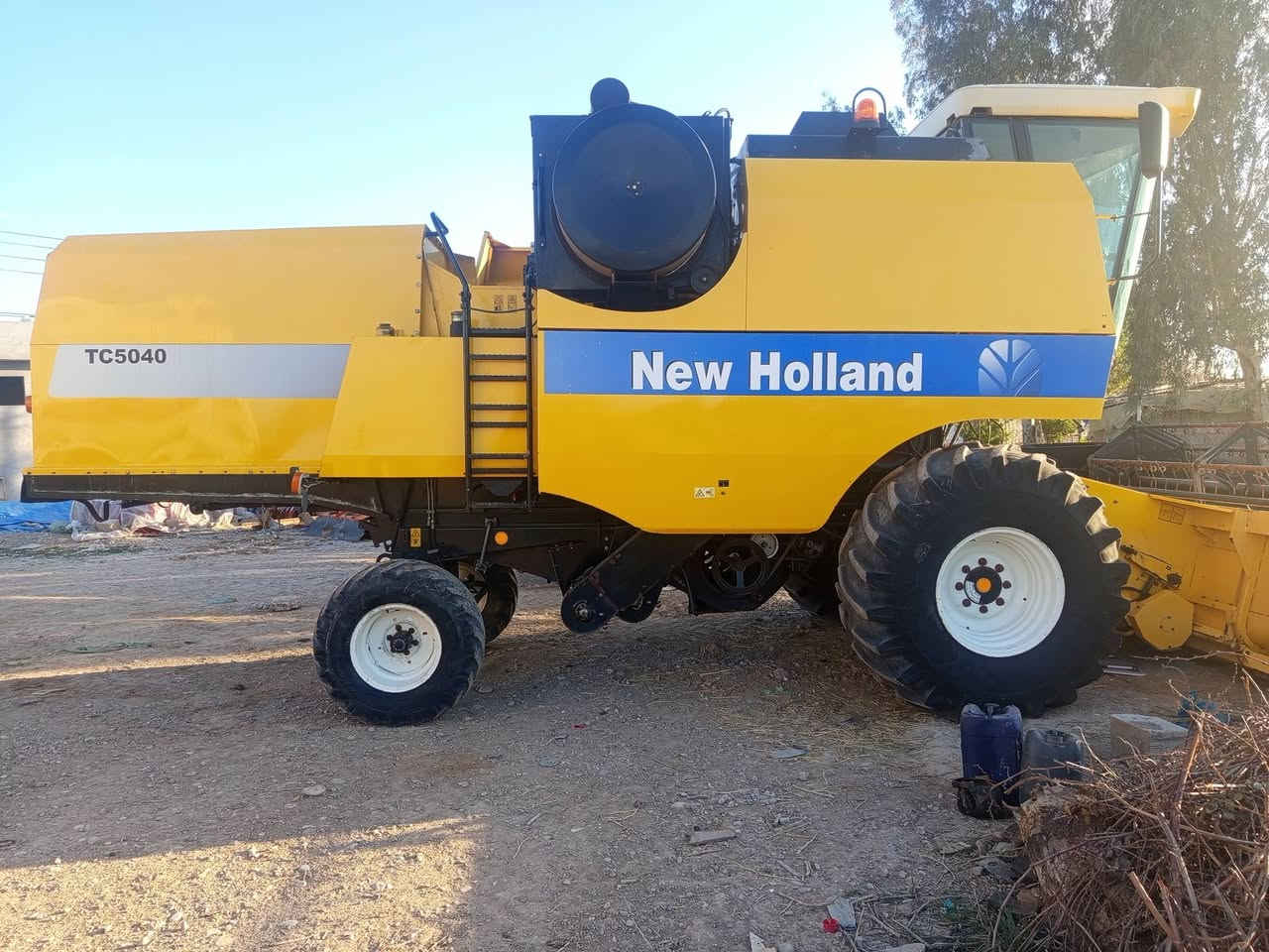 سلام علیکم لبیع حاصودة مودیل ٢٠١٣ مسلف عندي وکالة راعي مشتغل ١٨٠٠  محرك گیر أکسل مامفتوح فقرات مامفتوح کفالة رقم أتصال ***********
