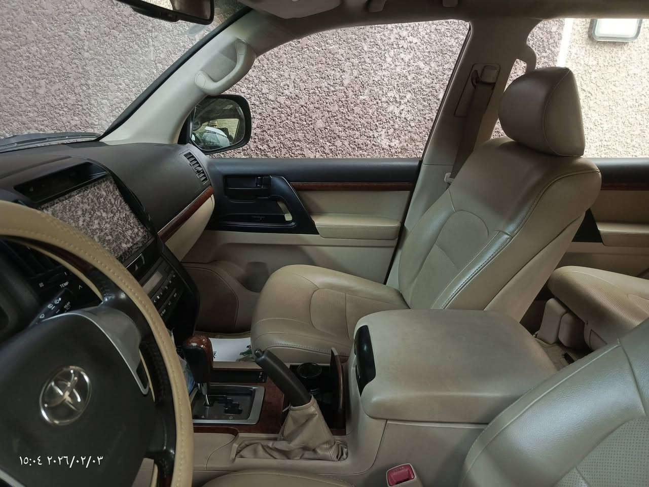 للبيع – تويوتا لاندكروز GXR 2015 بريم فول
• الموديل: 2015
 • الفئة: جكساره بريم فول مواصفات كاملة
 • الممشى: 160 ألف كم
 • السيارة: بدون أي نقص ميكانيكي أو كهربائي
 • الرقم: بغداد 
 • التحويل: مباشر

الملاحظات:
 • صبغ جاملغ الخلفي اليسره 
كرت كد شبر بنيد

مكان بغداد البنوك 
***********
