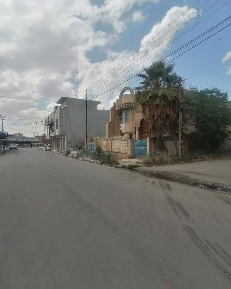 🔥 روح اسأل على السعر حاليًا… والك جوّة السوق بـ 15 مليون 🔥
🏠 دار ركن للبيع – بيع مستعجل جدًا جدًا جدًا
📍 الموقع: حي الميثاق – ثاني قطعة عن السايدين
📐 المساحة: 300 متر مربع
📏 الواجهة: 12.5 متر
🧭 الاتجاه: قبلة
🏗 سنة البناء: 2012
🔹 تفاصيل الدار:
▪️ الطابق الأول:
3 غرف نوم
هول
استقبال
مطبخ
صحيات
غرفة تحت الأرض
▪️ الطابق الثاني:
4 غرف نوم
هول
حمامات
🚨 بيع مستعجل جدًا جدًا جدًا
💰 السعر قابل للتفاوض الجدي
📞 للاستفسار والمعاينة:
☎️ ***********
☎️ ***********
📲 اتصال أو واتساب
