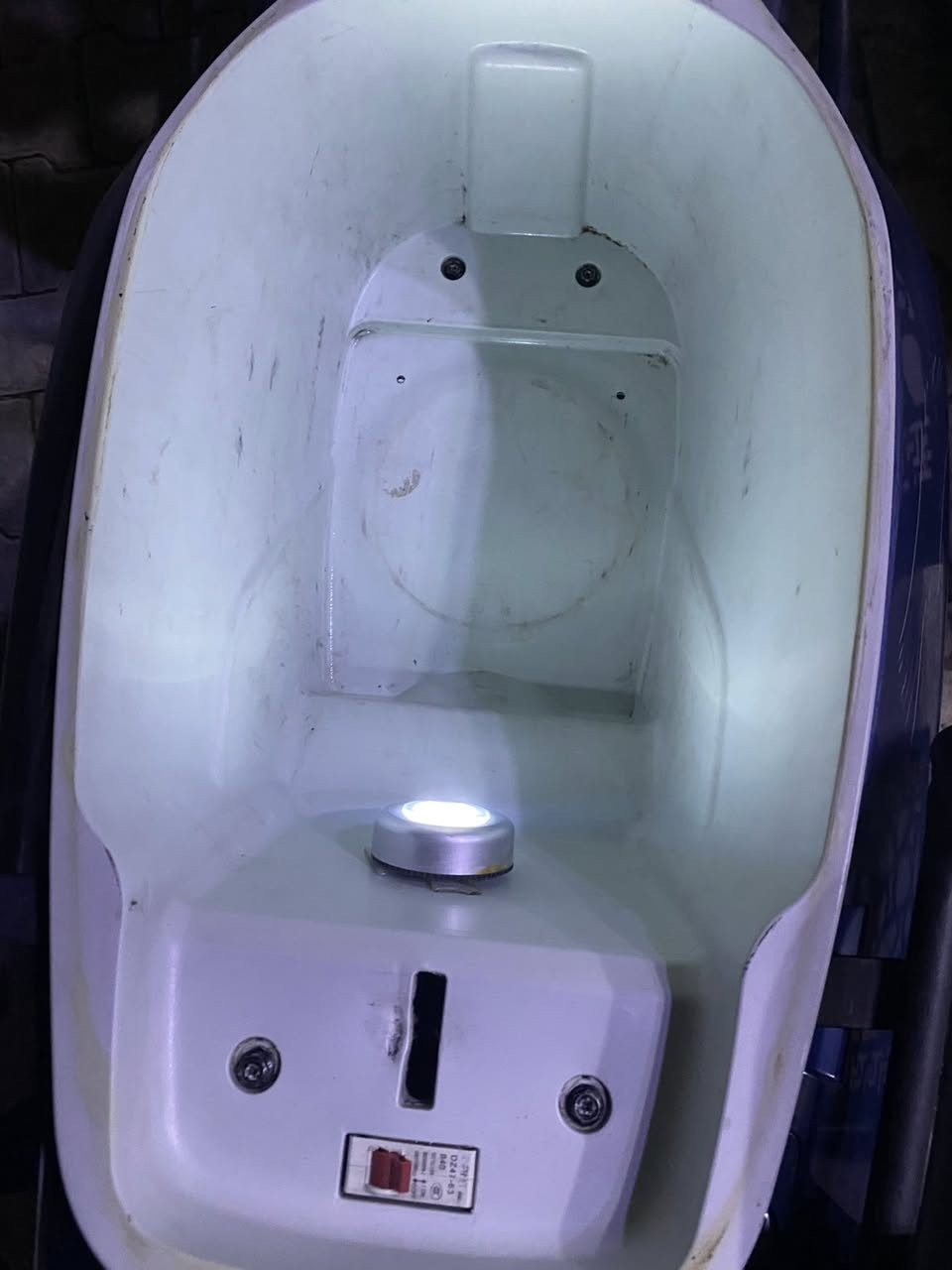 دراجه شحن
6 بطاريات
اوراقه موجوده
دراجه كامله ما بيه اي نقص 
ملف 2000
تمشي 50 كيلو بل شحنه 
دبل إشاره 
ضوه عالي ناصي 
بك R
3 سرعات
نضافه 90 من 100 
بطارياته تمشيك اقل من شهر 
سعر 500قفل 
شاحنه وياه هديه
بصمه وياه تشغيل عن بعد او تقفل او تفتح 
عنوان بغداد ساحة عدن
اي استفسار تفضل خاص


**إذا كنت صاحب هذا الإعلان وتريد حذفه لأي سبب، رجاءا أرسل رسالة إلى الدعم الفني**