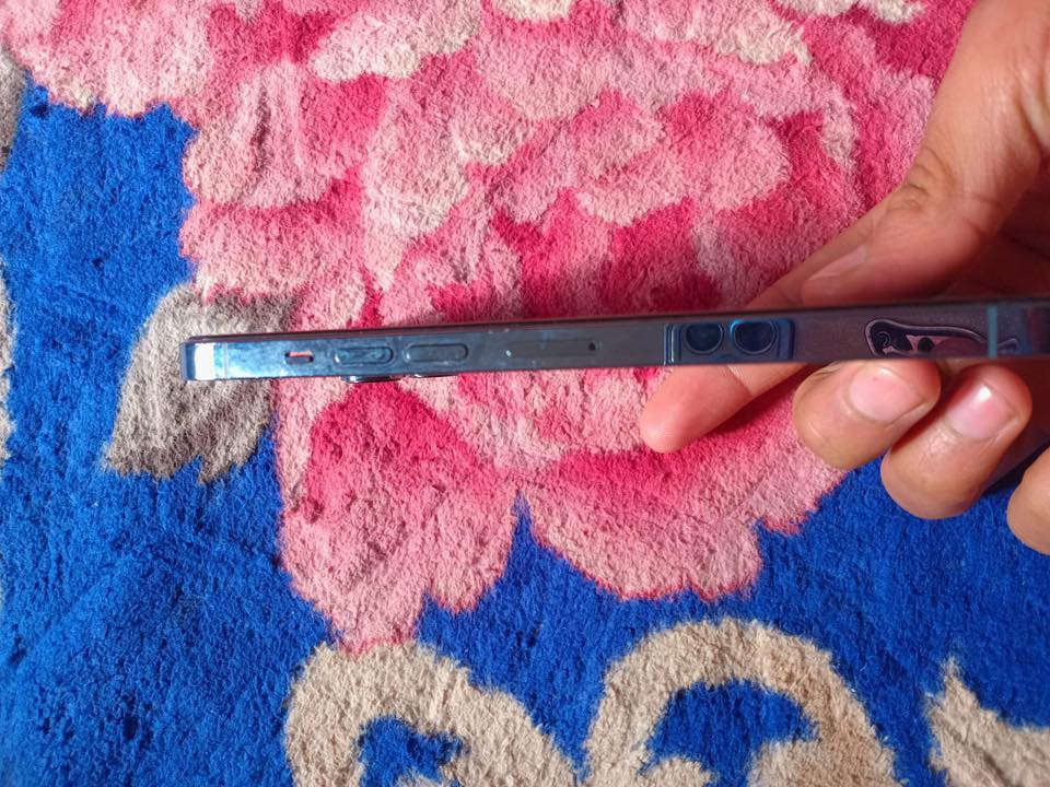 السلام عليكم ١٣برو ماكس  بطارية ٨٢بلاد جهاز مكفول نضافه شرق اوسط خط واحد سعره٧٧٥بي مجال  مكاني ديوانية ***********
