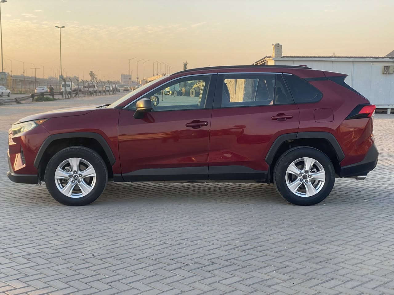 السلام عليكم تويوتا راف فور موديل 2021 رقم بغداد الجديد بأسمي عارضه 188$ مجال بسيط سياره جديده ماشيه 38mi حقيقي سياره بوضع الشركه محرك 2500 بانزين كير ومكينه كفاله حادث السياره جدآ بسيط موضح بالصور مع منشور بدون دواخل السياره مواصفات LE معروفه /سايد بريك بصمه /3انظمه قياده / فول تحكمات/ رادار امامي /شاشه كبيره/كار بلي/ حساسات امامي خلفي / كاميرا دواره / لايت زنون عالي ناصي / وبعد المواصفات المعروفه مكان السياره بغداد الخاص مغلق كل التفاصيل داخل المنشور :رقم الهاتف:***********
