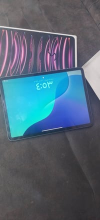 ايباد 11برو معالج M2 ذاكره 256 الجهاز كلش نضيف وجديد بطاريته فوك ال 90...