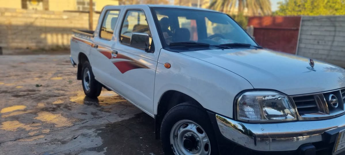 السلام عليكم للبيع نيسان ٢٠١٣ ماشية ١٩٠
بيها بابين عكس السايق بارد السعر ١٤٠ 
 بسمي للاستفسار الاتصال على الرقم  *********** العنوان صلاح الدين
