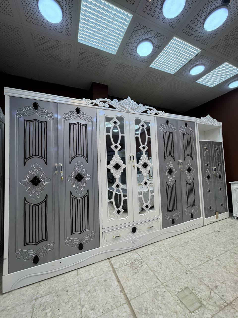 السعر // مليون و50 فقط 😍

🔅تفاصيل الغرفة المرمري  ....

 خارج ٤ملم ام دي اف 🔺
وداخل صاج ٣ملم 
صبغ حراري  درجة اولى 

عدد القطع  ٧ قطع 😍
🔺1 //جرباية  قياس  ١٦٠ × ٢٠٠ 
🔺//ميز جانبي ايسر قياس ٥٠
🔺2// وميز  جانبي  قياس ٥٠
🔺3// زاوية ارتفاع مترين عرض ٨٠
🔺4// وميز بلازمه  
🔺5//وميز مراية ارتفاع مترين عرض ١٢٠
🔺6// وكنتور ٦ باب  ارتفاع مترين و١٥ طول ٣ متر و١٥

القطعه الثامنة حسب الطلب شازلون
سعرها ٥٠ الف ❤️

(توصيل مجاني مركز بغداد )
التوصيل يشمل الشد مجاني 🔥
(اطراف ٥٠)
باقي المحافضات حسب البعد
شازلون سعرها ٥٠ الف
شازلون مخزن ٧٥ الف


**إذا كنت صاحب هذا الإعلان وتريد حذفه لأي سبب، رجاءا أرسل رسالة إلى الدعم الفني**