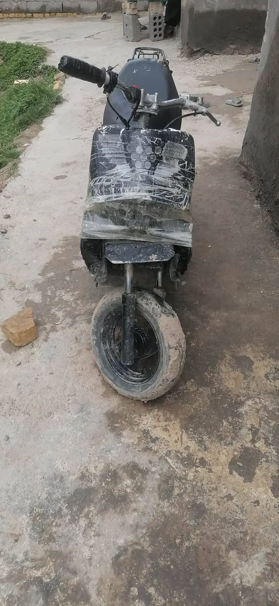 السلام عليكم دراجة بطه  مال لعب محوره مكينه ماكس عدله مكينه خير من الله شلعه ومعدل فول اخوان مكلف بنشر مكاني بابل الحمزه الغربي السعر 175 رقم صاحب الدراجه ***********
