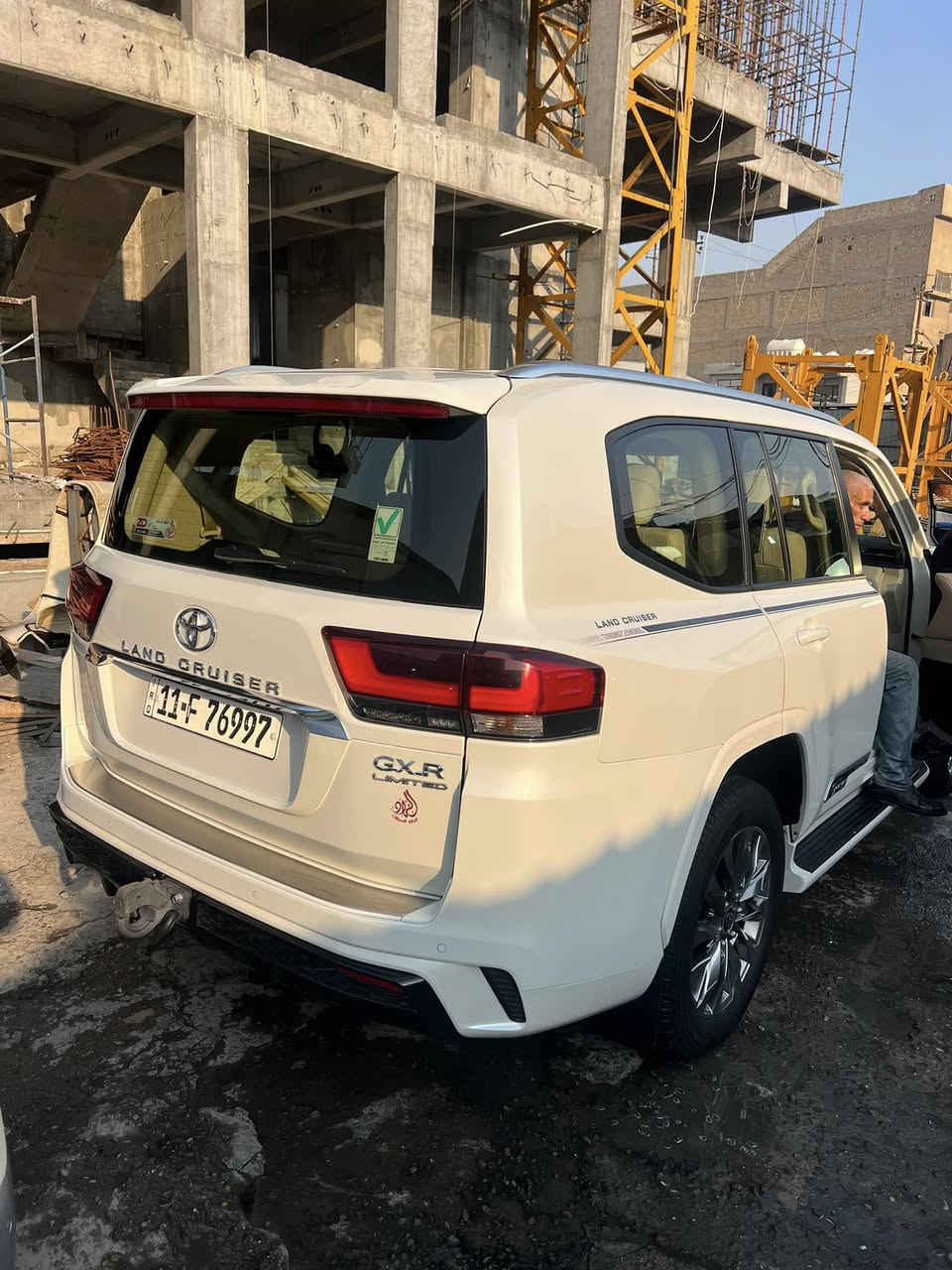 لاندكروز ٢٠٢٤  لمتد  ابيض خمس كامرات اصلي ساز ماشيه ٢٧٠٠٠كم مكفوله كفاله عامه من كلشي  باسمي رايده ٧٣٠٠٠$ مكانه الحارثيه للاتصال ***********
