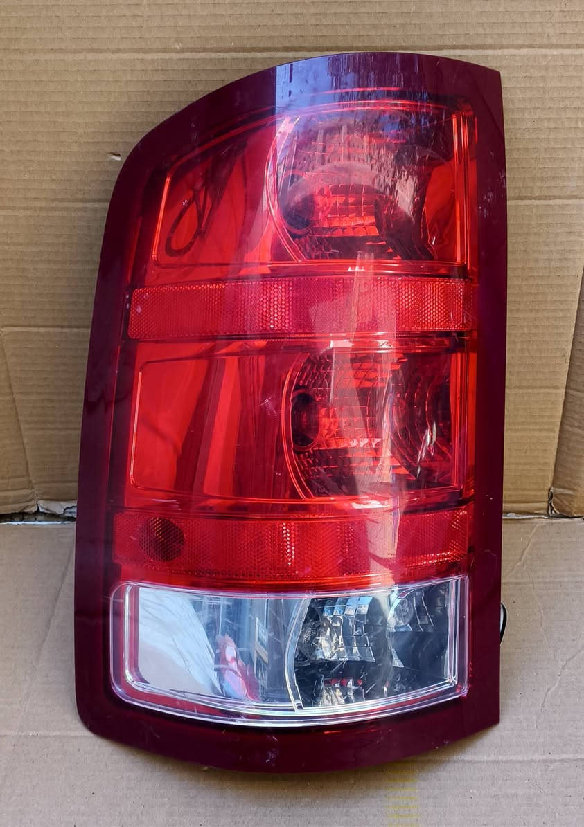 السلام عليكم بك لايت أصلي تفصيخ أمريكي للاستفسار خاص او واتساب توصيل موجود القطعه الي تريده دزلي صورته وانا حاضر ***********
