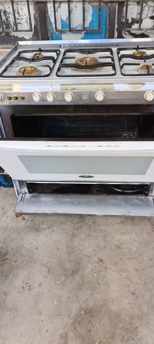 السلام عليكم طباخ كريازي. مصري باب الاول  نضافه فول شغال ع فحص. سعر300 بي مجال مكان فلوجه للاستفسار ***********
