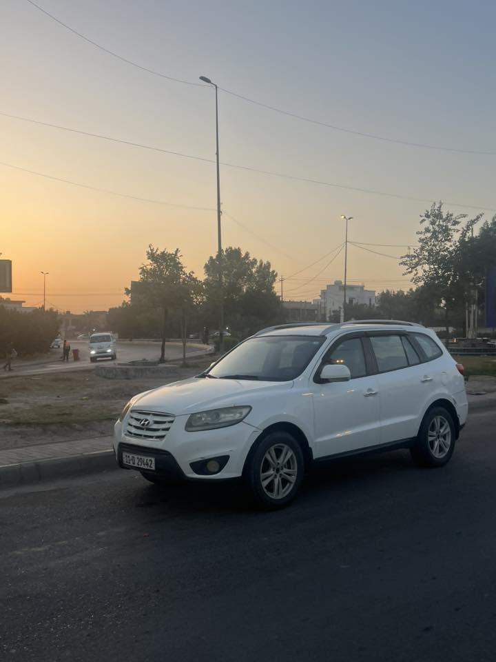 السلام عليكم سنتافي 2011  سته سلندر فول مواصفات بيها خمس قطع صبغ بدون دواخل وبيها سونار  رايده117قفل مكاني واسط 
***********
