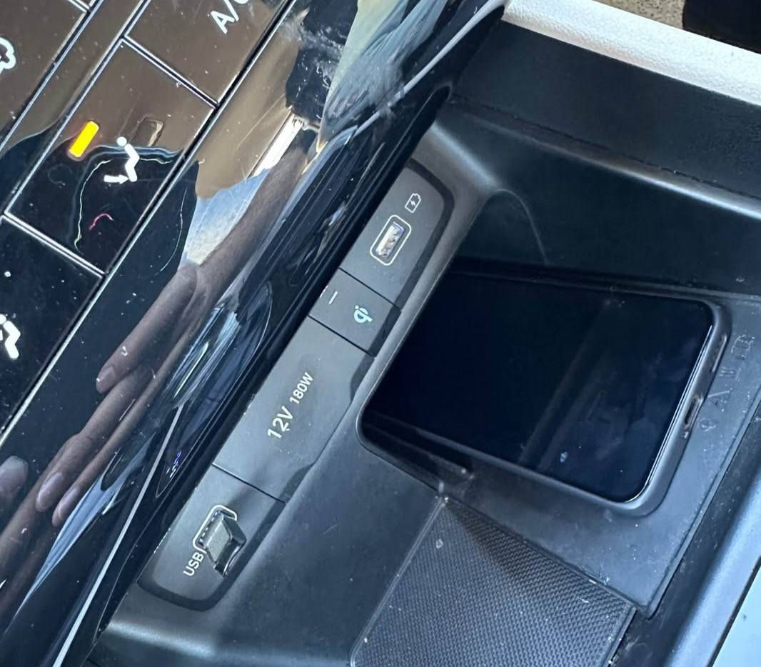 سلام عليكم  توسان خليجي 24 فول مواصفات  عدا بانوراما ماشي35كم فقط باب خلف السكن ربع صبغ بدون دواخل 
سعر، 208
***********
*********** موصل, نينوى
