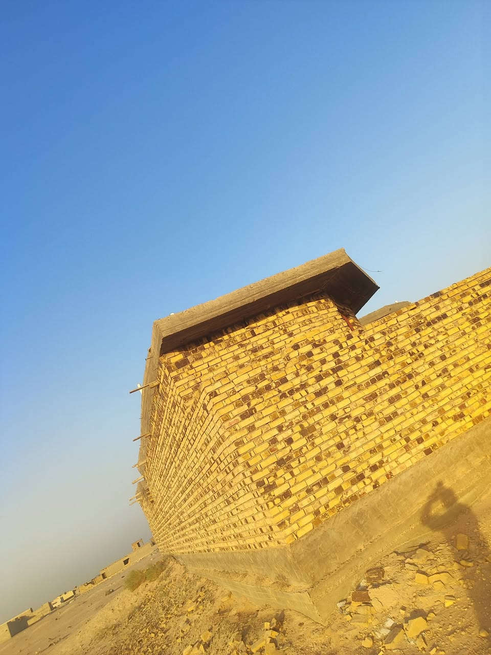 هيكل للبيع
طابوووو صرف
هيكل مسقف صب اساس وسقف 
٢٥٠ متر واجهه عشرة ونزال ٢٥ 
ثلاث غرف نوم استقبال مطبخ صالة وباقي ملحقات البناء 
نقص بيتونه موادها موجوده 
الحولي ثاني بجهة المجمع السكني ،، بناء ٢٠٢٤ ،،،، 68مليون
*********** متوفر واتساب و ماسنجر
