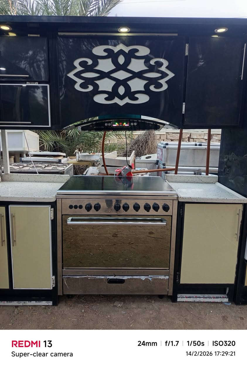 كاونتر 8 قطع 7 متر  مرمر 
مع طباخ و شافطه سعر 650
توجد خدمة توصل بكرو
الشراي يراسل الصفحة أو يتصل *********** أو وتساب
