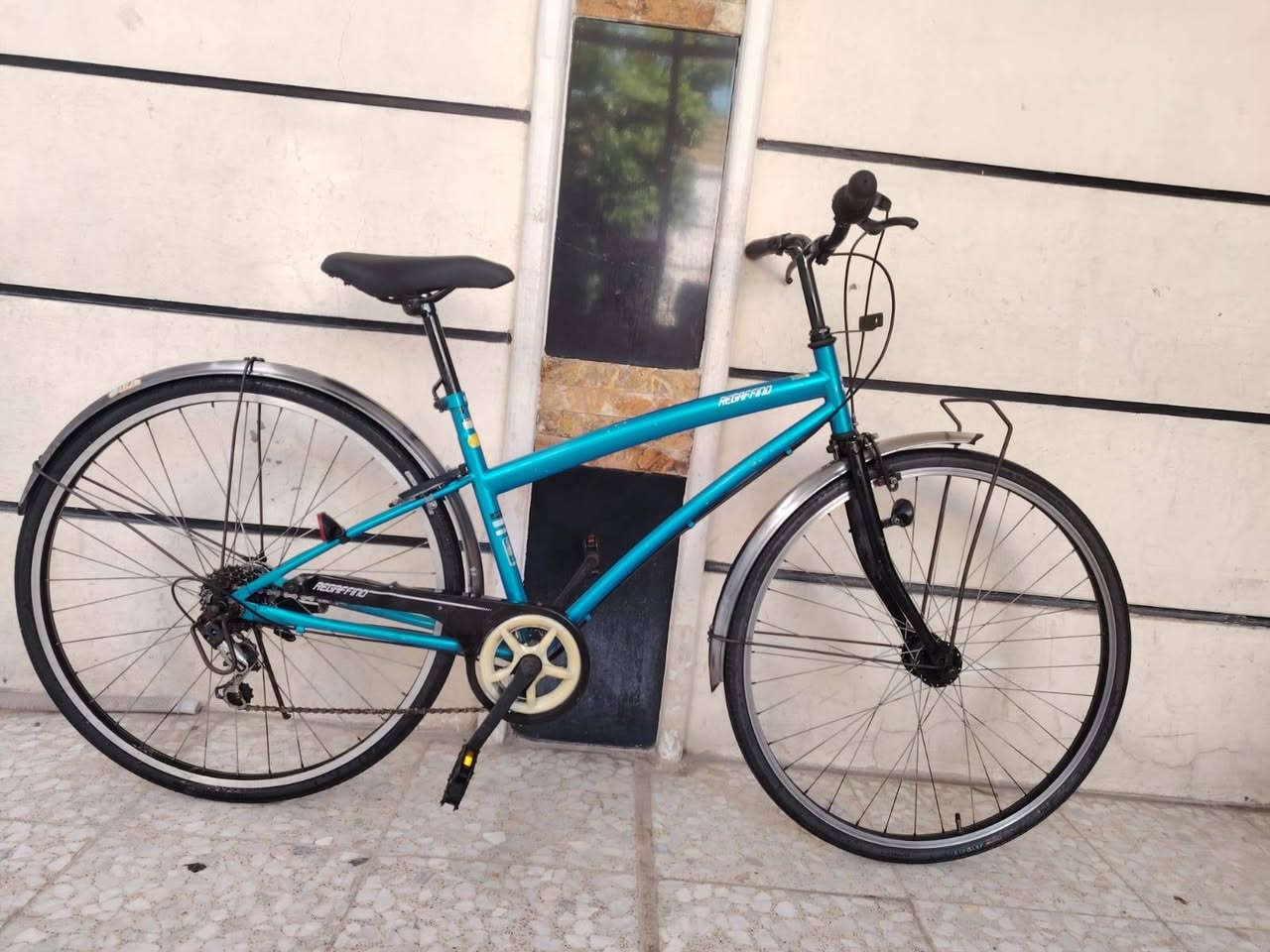 السلام عليكم ورحمة الله وبركاته
بايك موديل سي ٧٠٠ ترحال حجم ٢٨ 
باله ياباني وضع حاويه فول  
نضافه فول فول موصفات 
ماركه ( CHRYS) 
  سستم كامل شيمانو
يدات فر شيمانو اصلي 
السعر (  100  الف ) 
عكرب ماركه اصلي  شيمانو  
  لون ميمز ابيض مختم 
كير ٦ / ١ شغال سستم كامل 
غير مستخدم داخل العراق
العنوان بغداد منطقة الحبيبيه 
هاتف *********** 
الاستفسار واتساب
