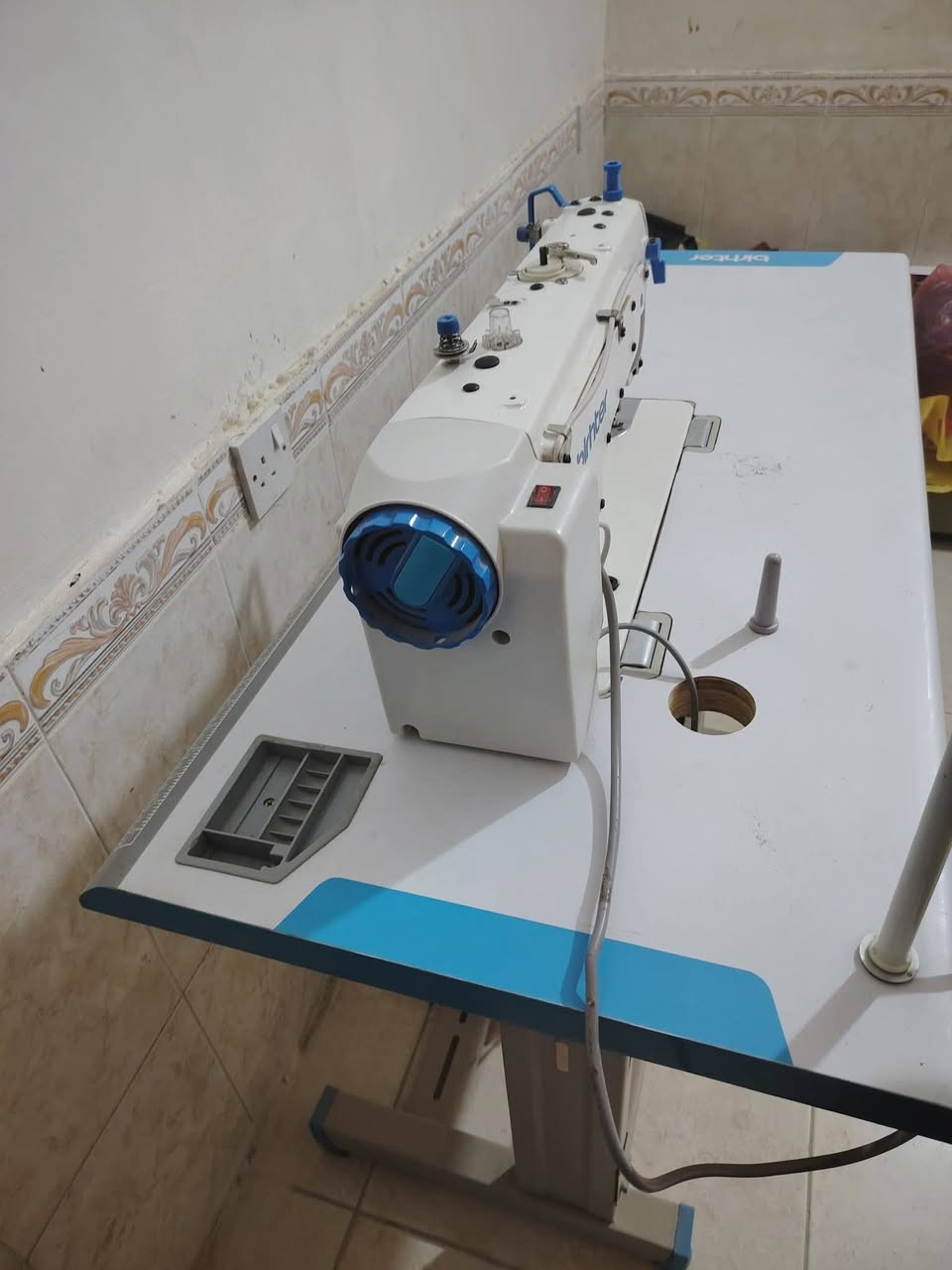 للبيع مكينه خياطه براذر ياباني وليس صيني صناعي حديث وجديده غير مستخدمه سعر ٤٥٠ الف وبيه مجال بسيط
اقتصاديه بالكهرباء
تحكم سرعه
ماطور كاتم للصوت
اضاءه LED
تحكم بايه يعني حتى الجلود تخيط
مكاني سامراء
للاستفسار مراسله الصفحه


**إذا كنت صاحب هذا الإعلان وتريد حذفه لأي سبب، رجاءا أرسل رسالة إلى الدعم الفني**