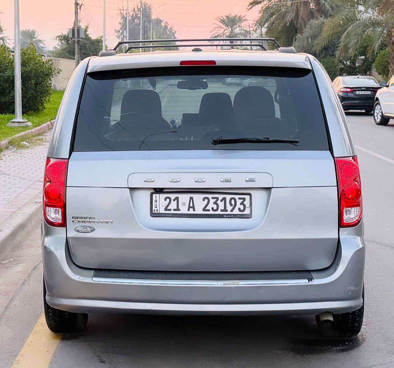 سلام عليكم
دوج كرفان  كراند موديل 2017 
ماشيه 100ميل 
محرك ٦سلندر حجم ٣٦٠٠ كير اوتوماتيك شرط المحرك والكير بشرط 
رقم سليماني دولي رقم وسنوية جديد شرط التحويل 
بيها قطعتين ونص بدون دواخل  
مواصفات sxt 
غرفتها جديدة لوك 
٧ راكب  كشنات سياحي بلع
 ٣قطع تبريد ❄️
جامات فتل كهرب
ابواب وصندوق ميكانيك
وشاشه خلفيه 
وتبريد ثلاث قطع 
تحكمات ستيرن كروز سرعة
نظام ايكو تقليل بانزين 
ويل كروم 17 
اخوان السياره جاهزه محرك
/كير/صدر/تخم تاير /شرط لوك 
السعر(155)ماكو هيج سعر وهيج نضافه $$ وبيها مجال 
مكاني بغداد العامريه
(***********)
