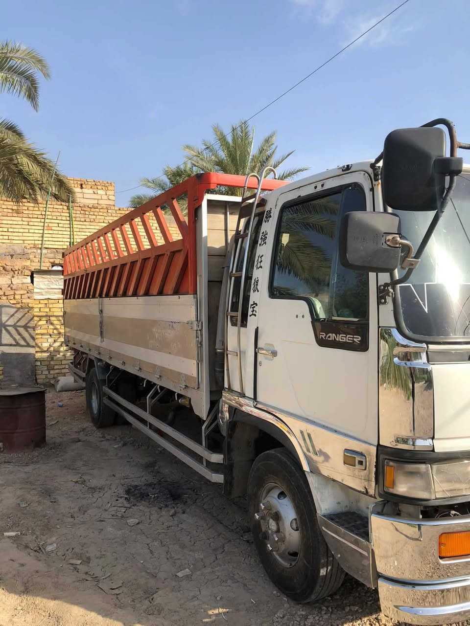 هينو لبيع موديل 2000 شاصي 6وربع رقم نجف الجديد تخم تاير جديد محرك وكير جدد محرك 80 سياره نضيفه جاهزه لشغل مامتواجد عل الفيس فقط رقم *********** اقبل مراوس بسياره صغيره
