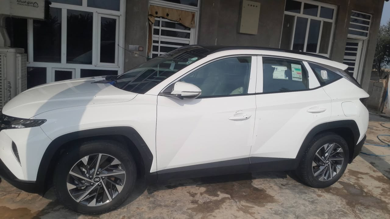 السلام عليكم  توكسان موديل ٢٠٢٤ فول بني روما مكفولة كفاله عامه  ماشيه ٢٣ الف اخت الزيرو  وكاله تريدتحويل الشراي يتصل ***********
