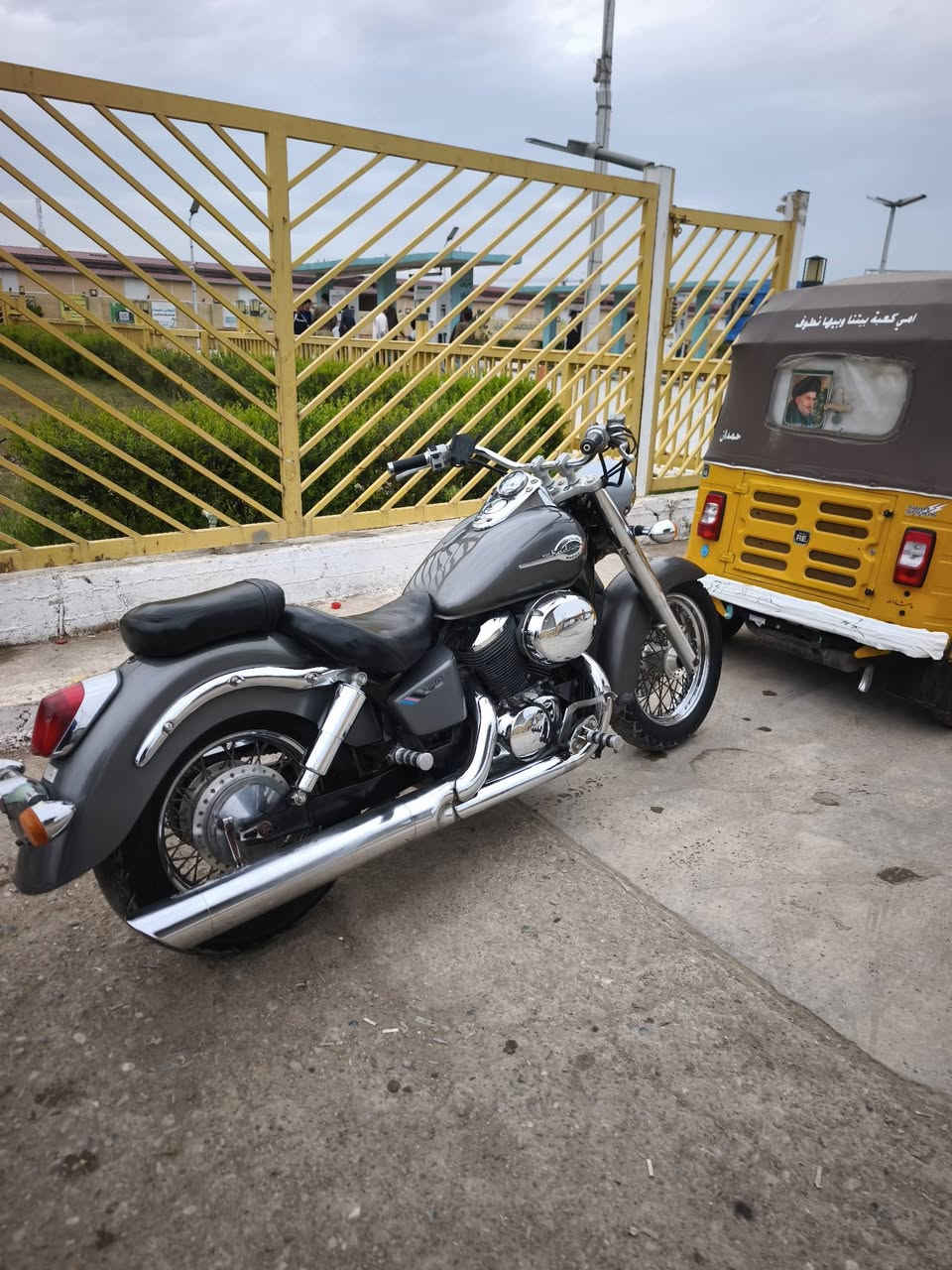 سلام عليكم 
هارلي شادو400 🪬
دراجة مال رمبة مو شارع 
دراجة بلكارتون كلش جديدة 
كفالة عامه كلها تاخذها على الضمان 
+دراجة وياها 3جنط وسيبايه وتجوه هدية ويه لدراجه 
دراجة 3سويجات +صافورة جايه وياها +كتلوك الشركة موجود هم
بلعافية على الياخذها دراجة بحالت لوگالة 
شلعه بطناش الي بالك تاحذها اذا مدك 160ترجعها موجود مقطع للمعدل مالتها 
دراجة ما مرقمة فقط وصل لمعرض ومنفيست
مكان ((بغداد الحسينيه))((سعر 15ورقه)) 
((***********)) تفاصيل خاص او اتصل واني بخدمت الجميع
