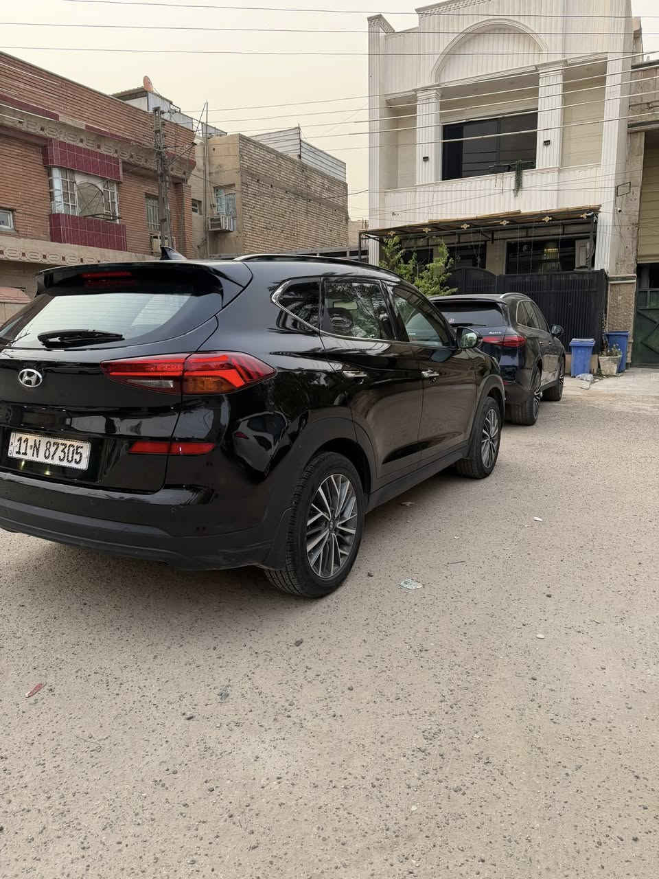 توسان  خليجي 2020 رقم بغداد باسمنه مكفوله
مواصفات(بنراما  كشن كهرباء . لايتات لد، شحن وايرليس،مري شفط اشاير بلمري شاشه حساسات تحكمات استيرن وباقي المراصفات المعروفه
مكينه الفين دوش
السياره نشطه وناعمه وتبريده ثلج
 وبرغي مابيه نقص الحمدالله 
مكانه بغداد الجهاد
السعر 198  ورقه
***********
مهندس عبدالله
ماشيه ٨٥
